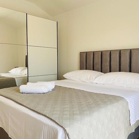 West Apartments ザダル エクステリア 写真