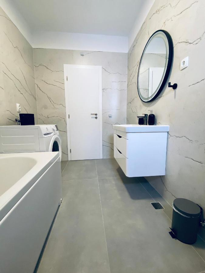 West Apartments ザダル エクステリア 写真