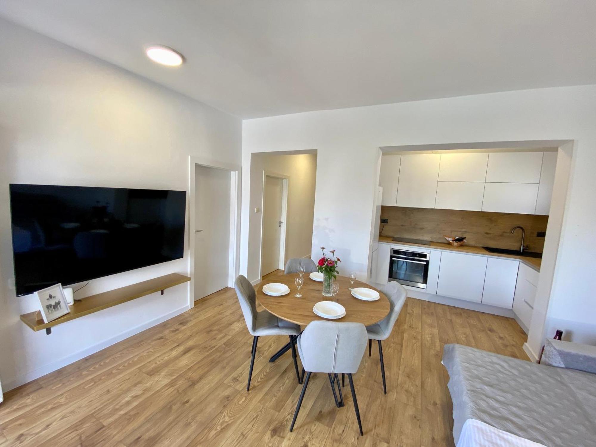 West Apartments ザダル エクステリア 写真