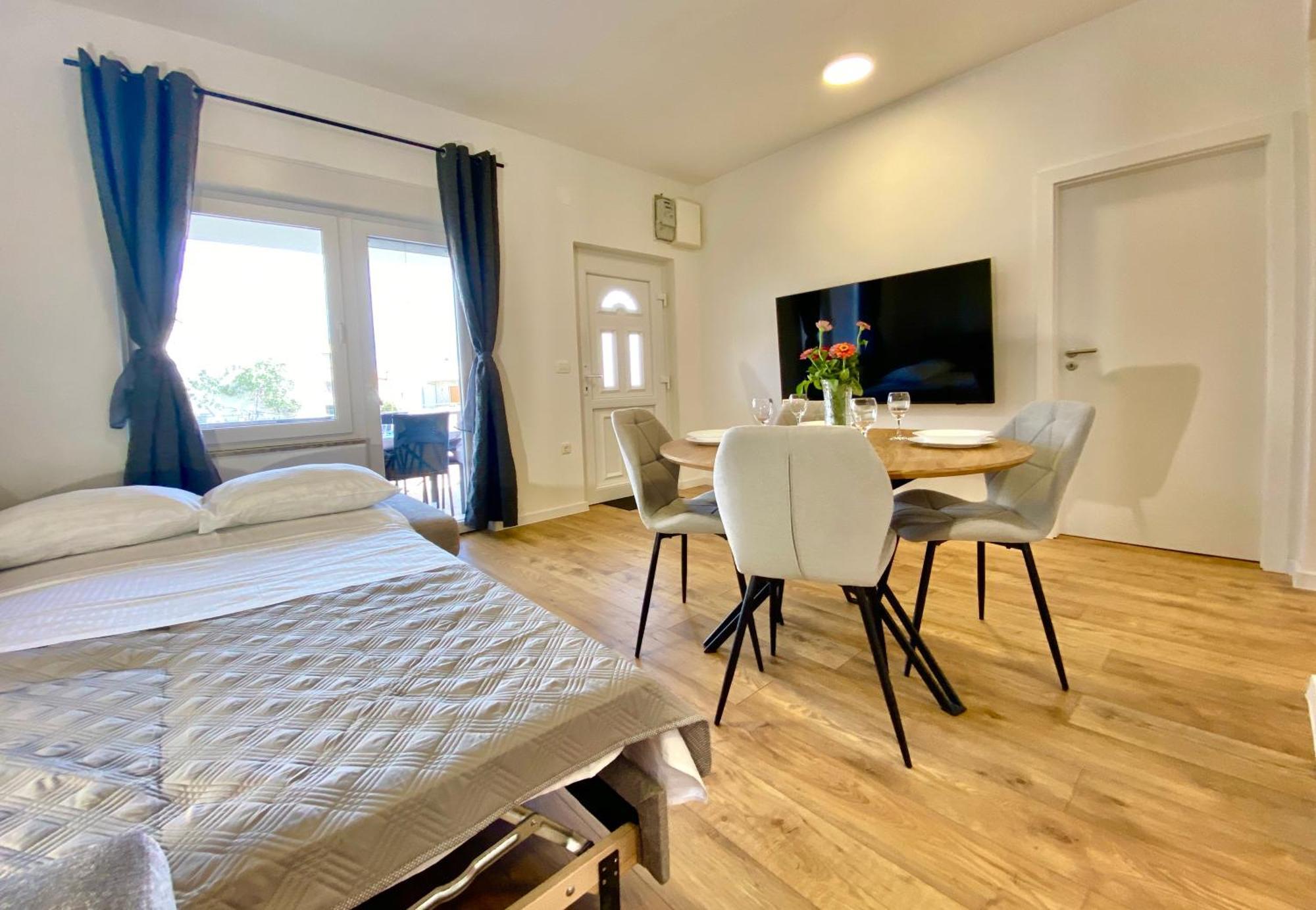 West Apartments ザダル エクステリア 写真