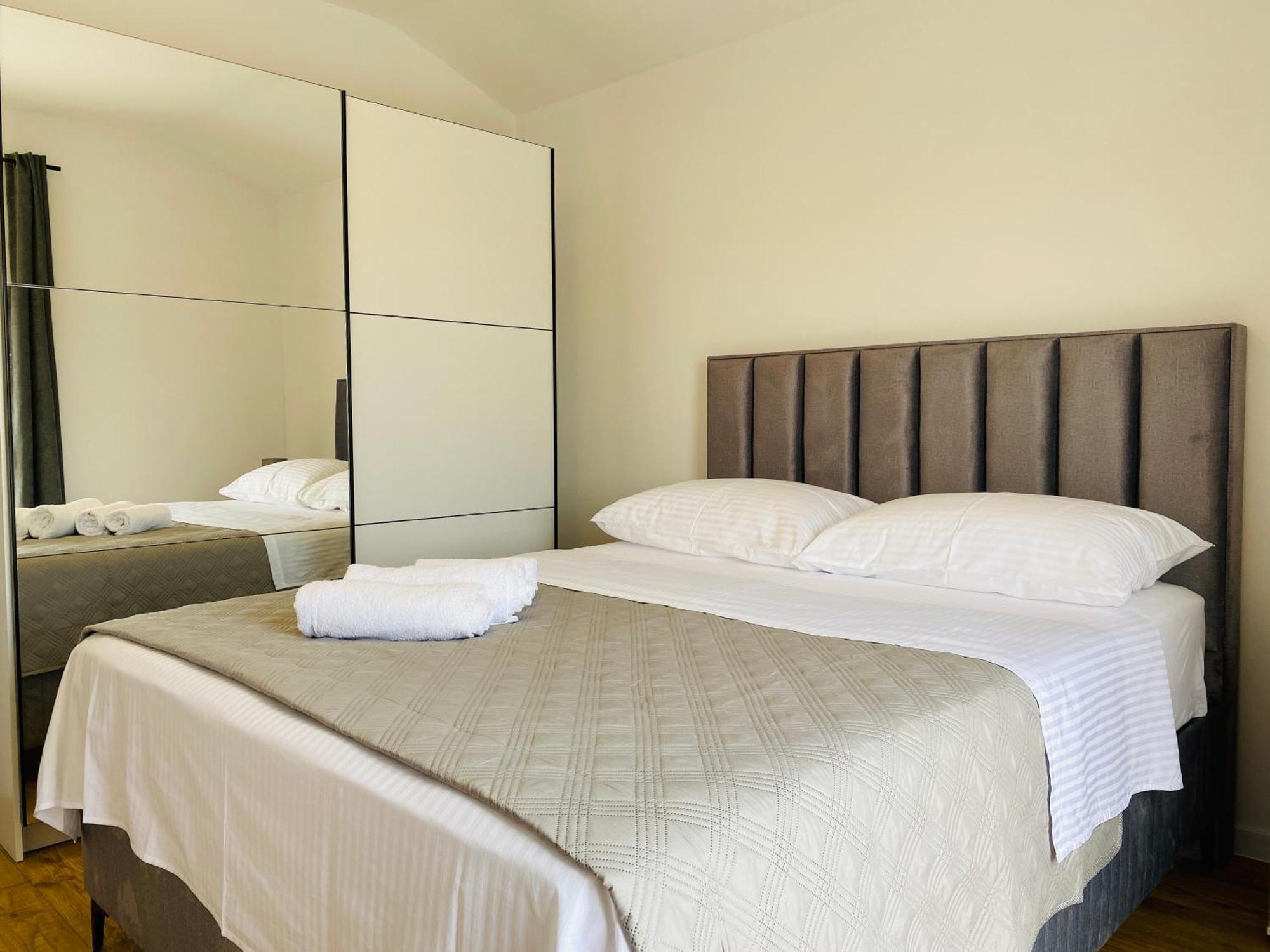 West Apartments ザダル エクステリア 写真