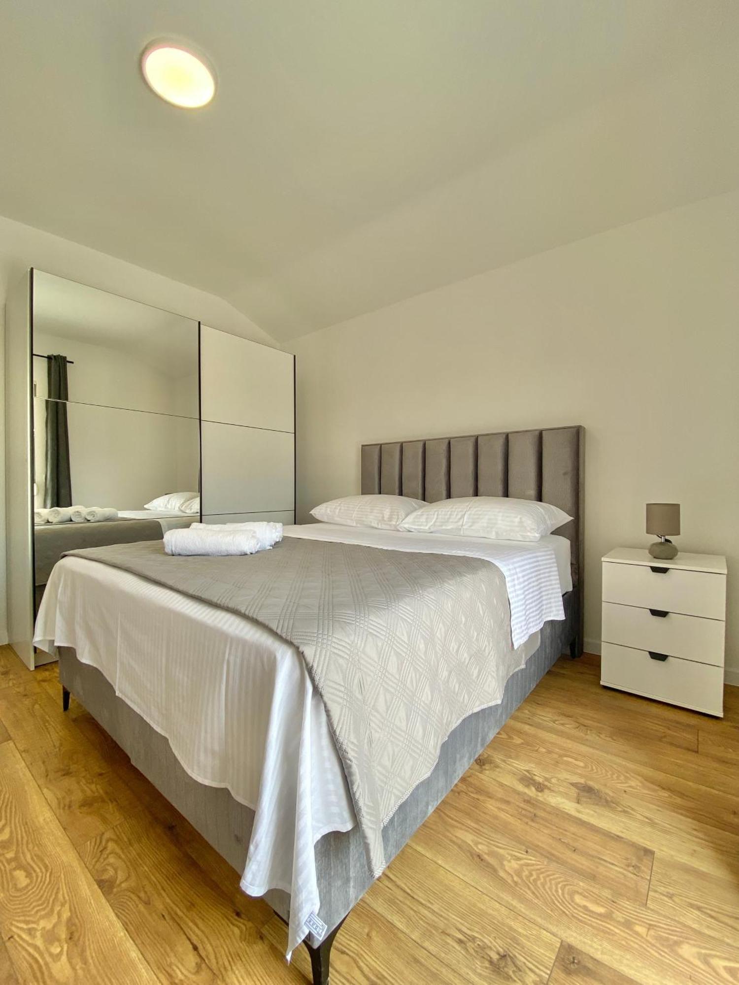 West Apartments ザダル エクステリア 写真